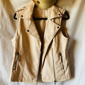 Blush vest by Max Studio